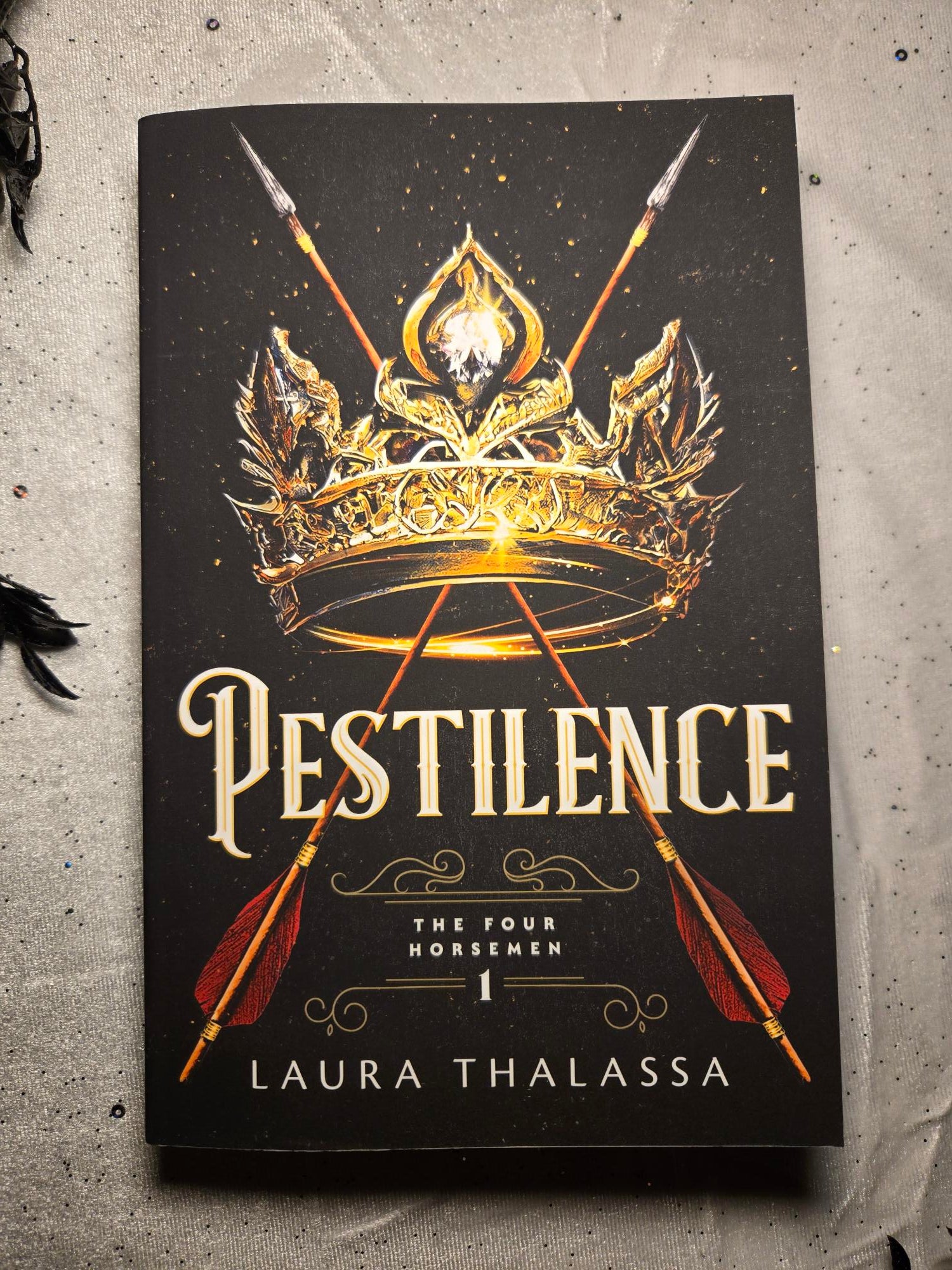 Pestilence, Laura Thalassa (softback)