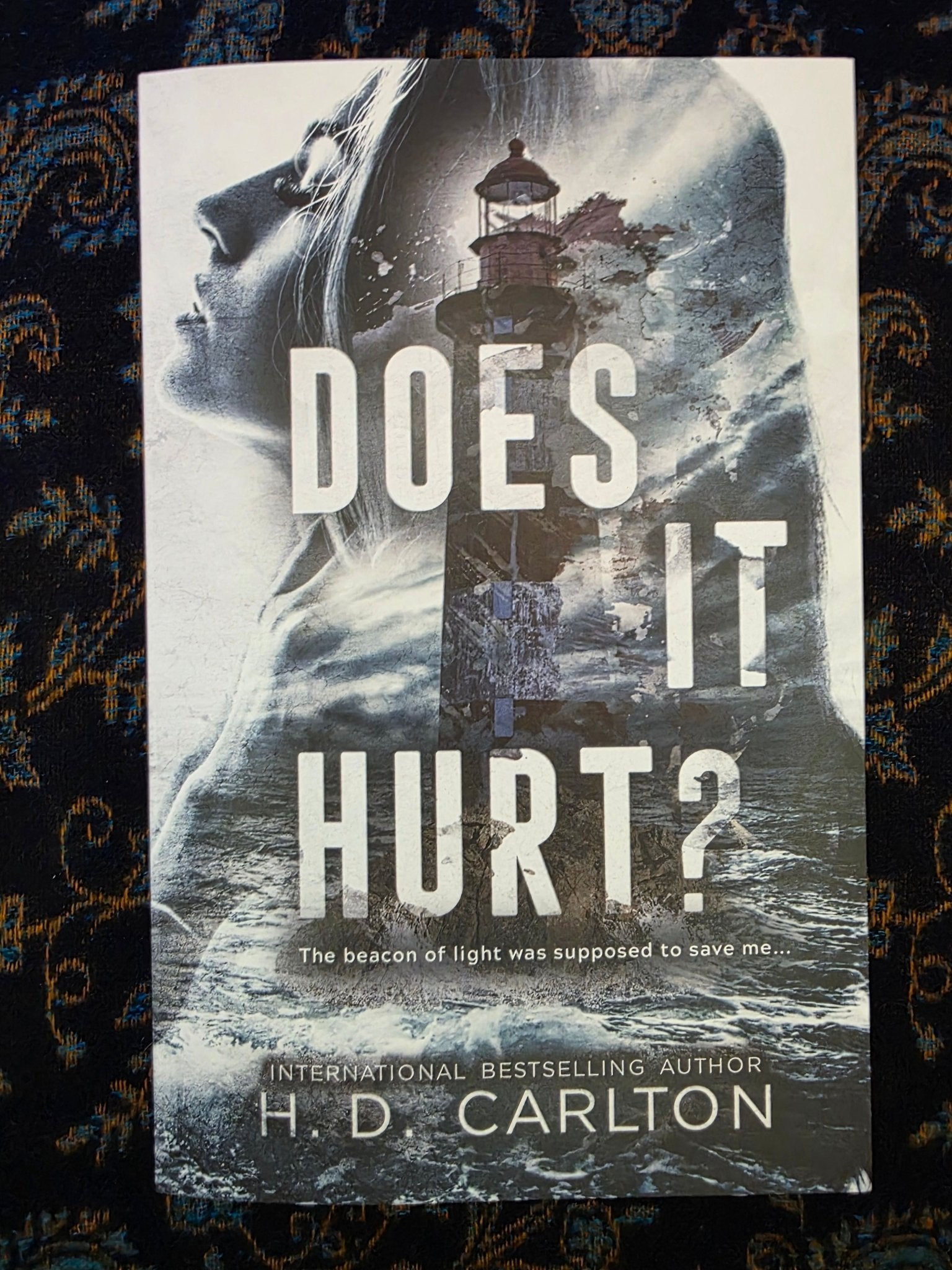 Does It Hurt?, by H.D. Carlton (softback, english edition) - Book - The Dark Rose Emporium