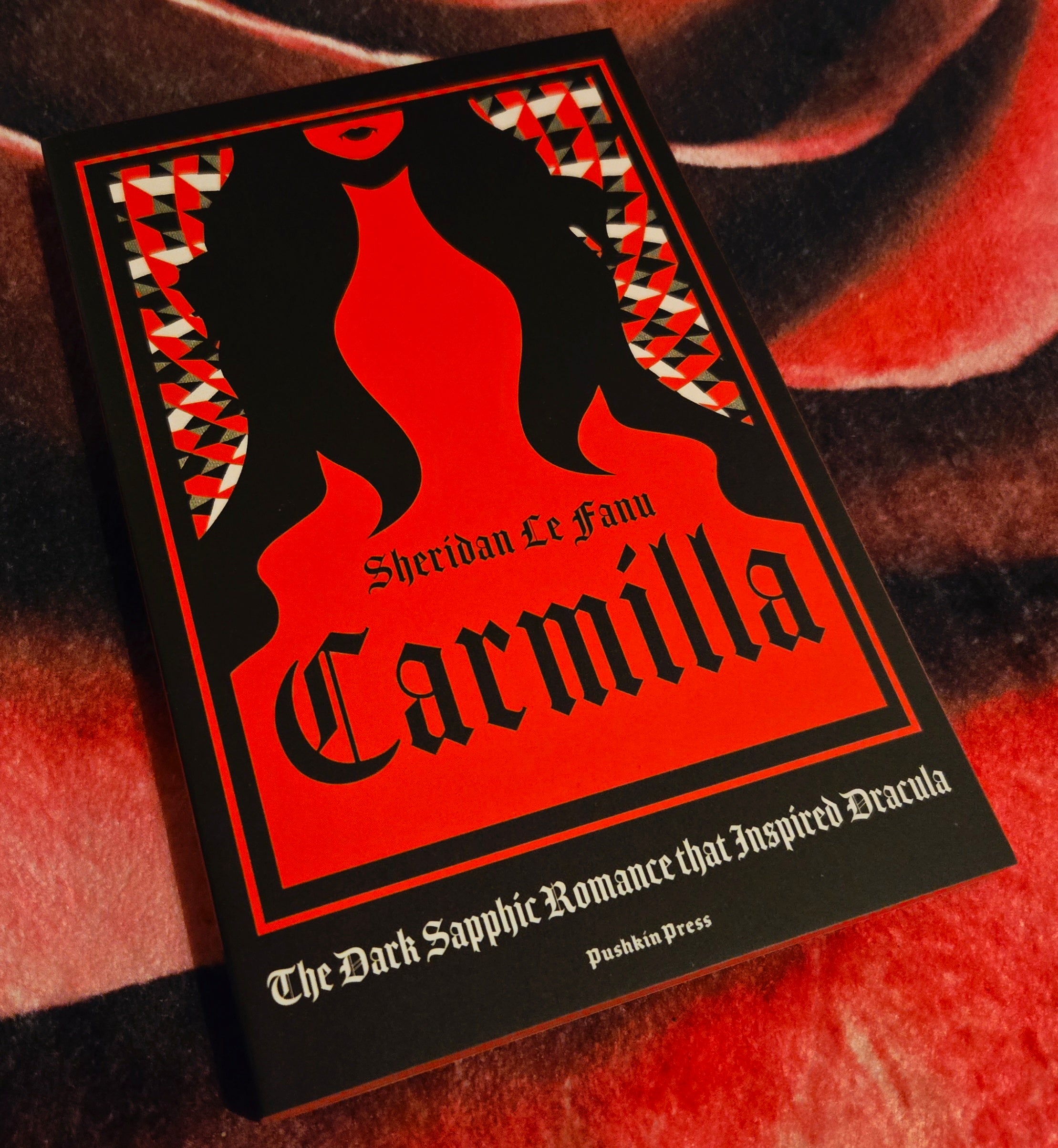 Carmilla, by Sheridan Le Fanu (softback, english edition)