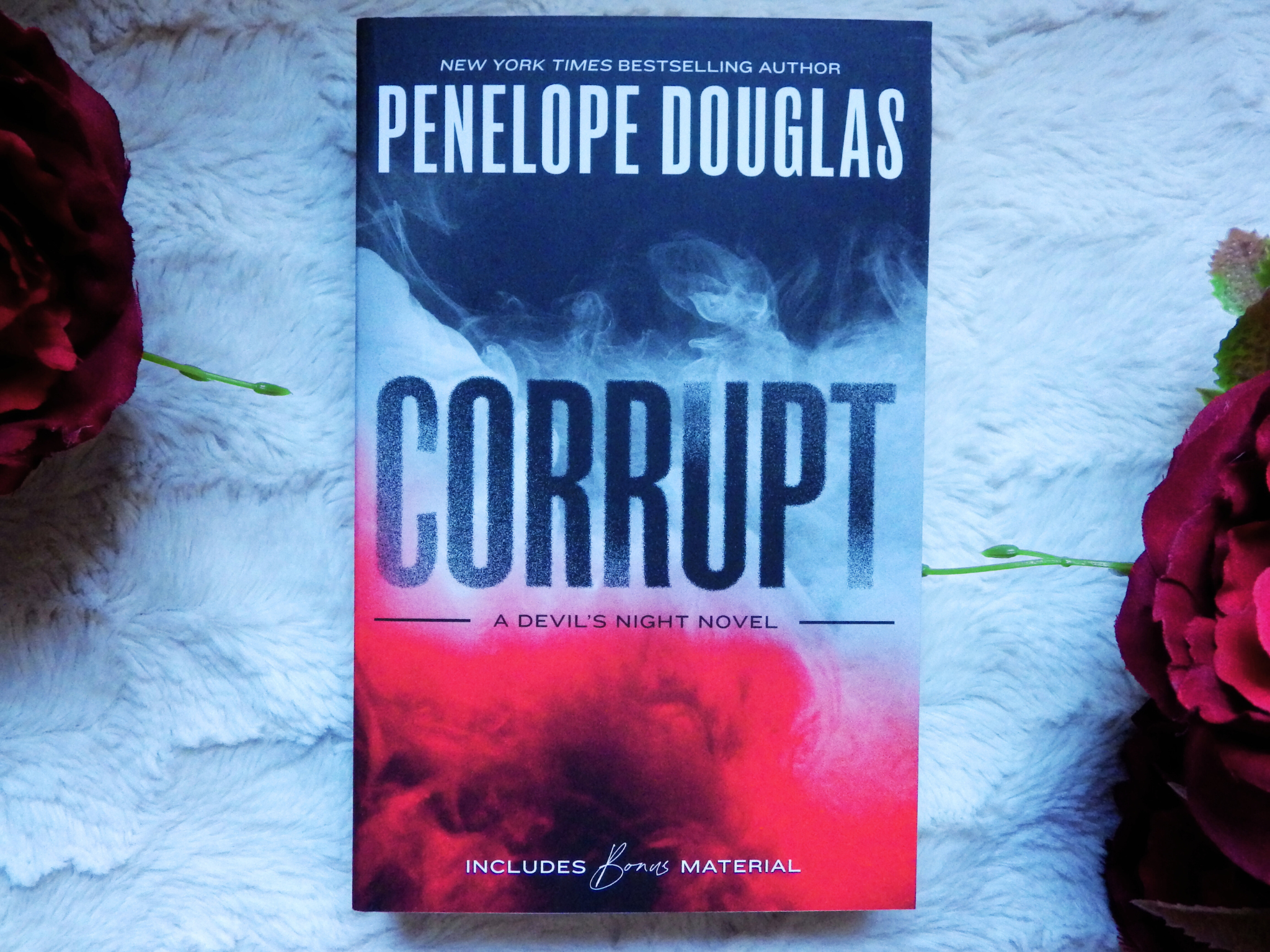 Corrupt, Penelope Douglas (softback)